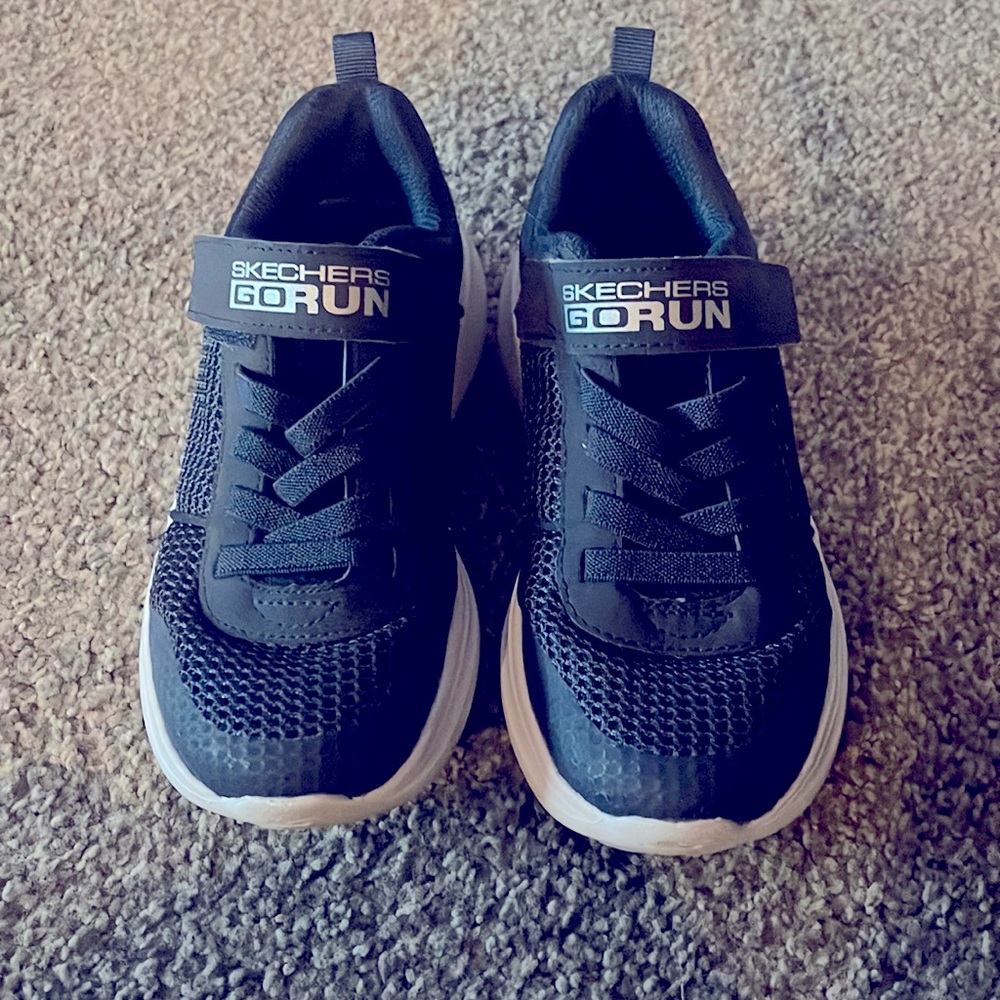 Kids sketchers go run shoes